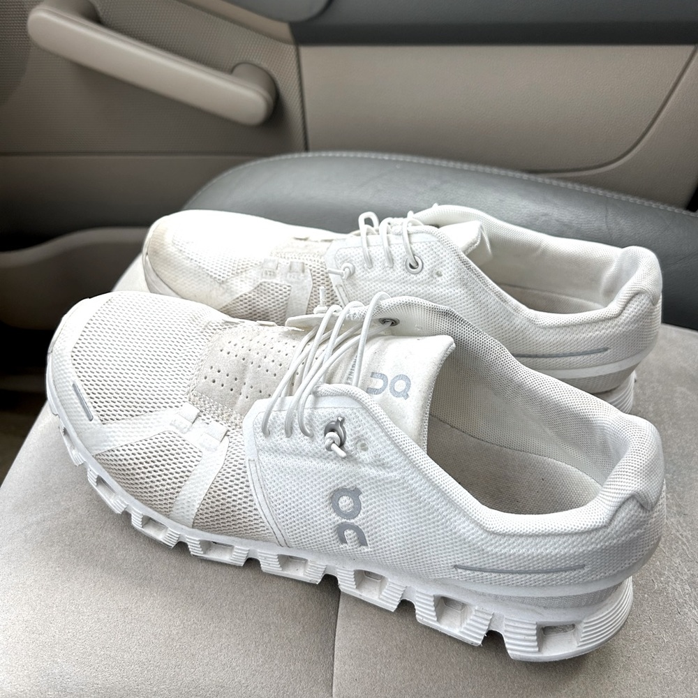 Women’s size 10 White On Cloud Running shoe, used